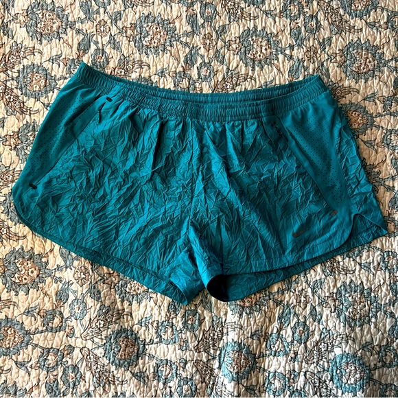 Nike Pants - Nike Women’s Running Teal Shorts, size Medium, lined